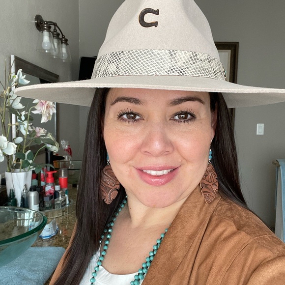 Meet your Posher, Dolores - Picture 1 of 1